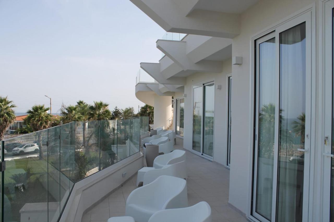 Jonium Hotel Residence Pulsano Exterior foto